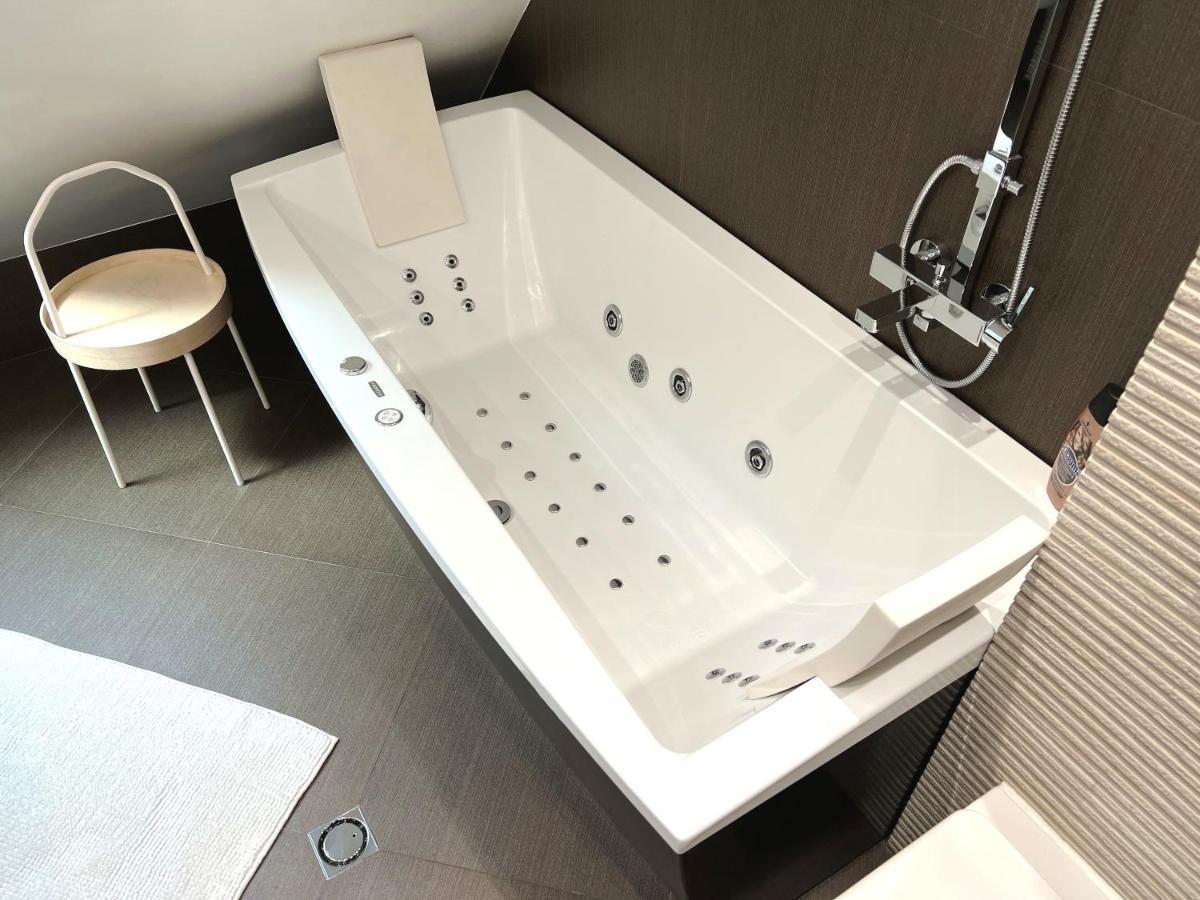 Unique Luxurious Jacuzzi Penthouse Duplex In City Center! 2 Baths! Free Parking! София Экстерьер фото