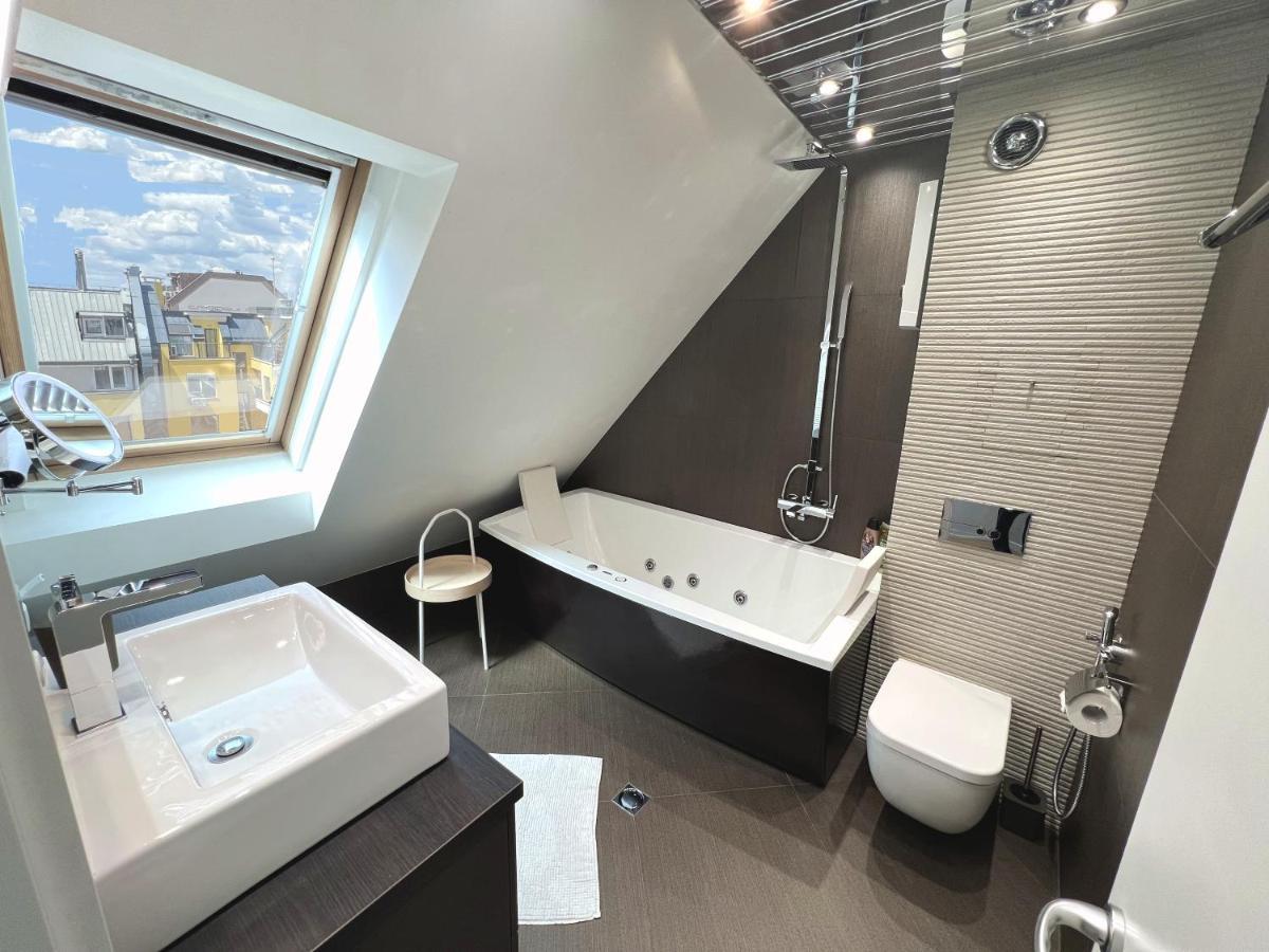 Unique Luxurious Jacuzzi Penthouse Duplex In City Center! 2 Baths! Free Parking! София Экстерьер фото